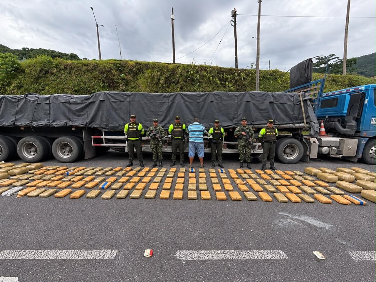 Ejército Nacional incauta 332 kilogramos de marihuana tipo creepy en la vía Bogotá–Villavicencio
